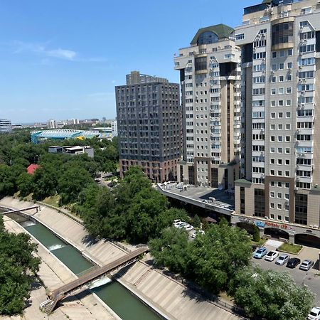 Квартира В Центре Алматы Exterior foto